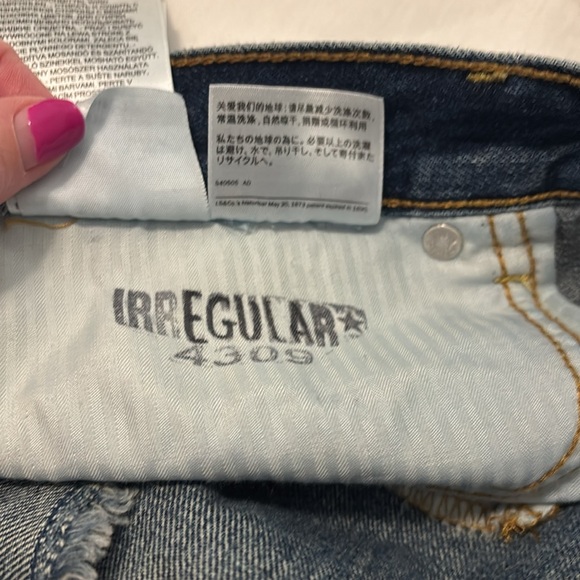 Levi’s cut off shorts medium rinse denim jean SZ 32 or 14 100% cotton distressed - Picture 4 of 12